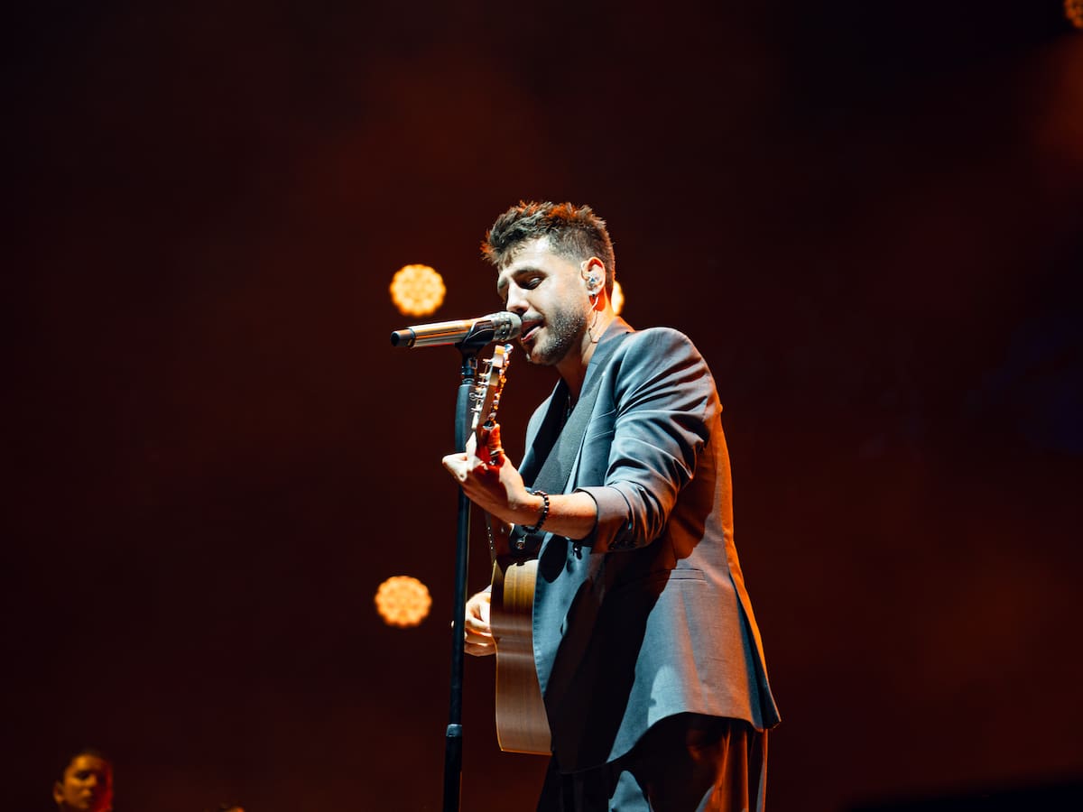 A Antonio José le 'sobran las palabras' para cantar en San Martín de Valdeiglesias tras los incendios: "Tenía que estar a la altura de lo que ese lugar me ha dado"