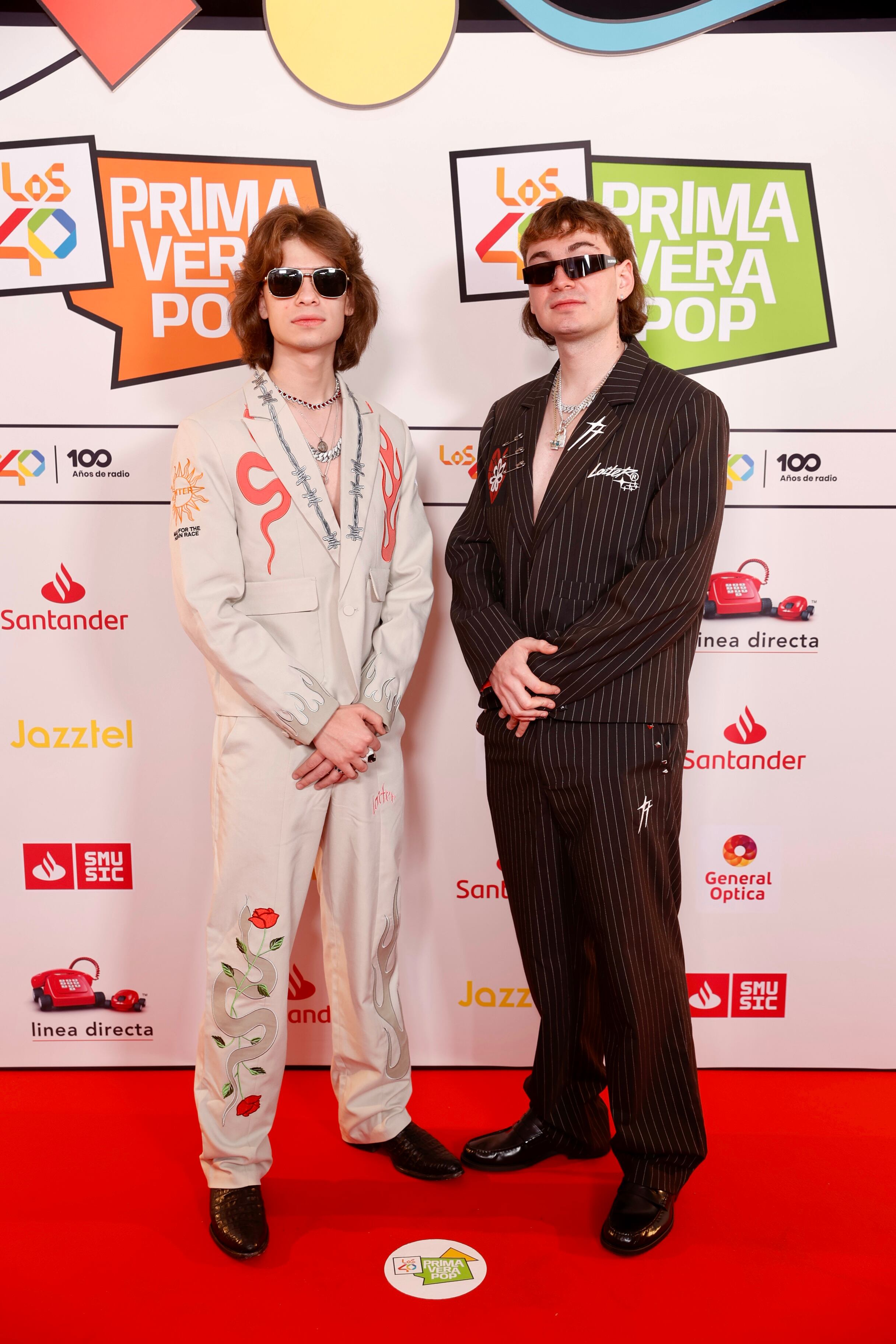 Si eres usuario de TikTok seguro que has escuchado Alucín de los hermanos Esquivel que se han convertido en los referentes del electrocorrido que acaban de lanzar un tema junto a Blssed. Desde México a España para seducirnos con el regional mexicano. Duelo de trajes, a cada cual más llamativo.