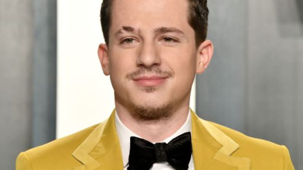 Charlie Puth y la ruptura más dolorosa de su vida en ‘That's hilarious’, mira el vídeo y la letra