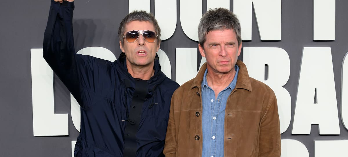 Liam Gallagher y Noel Gallagher (Oasis) en la premiere en Londres de Don't look back in Anger