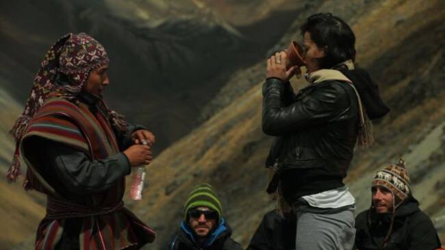 Michelle Rodríguez en pleno rito amazónico.