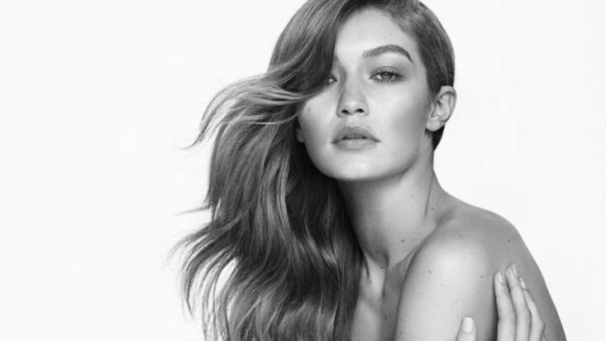 ¡Fuego! Gigi Hadid se desnuda para campaña de zapatos