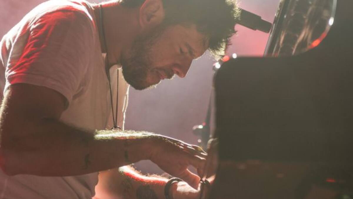 Pablo López cambia de instrumento en el rodaje de su próximo vídeo