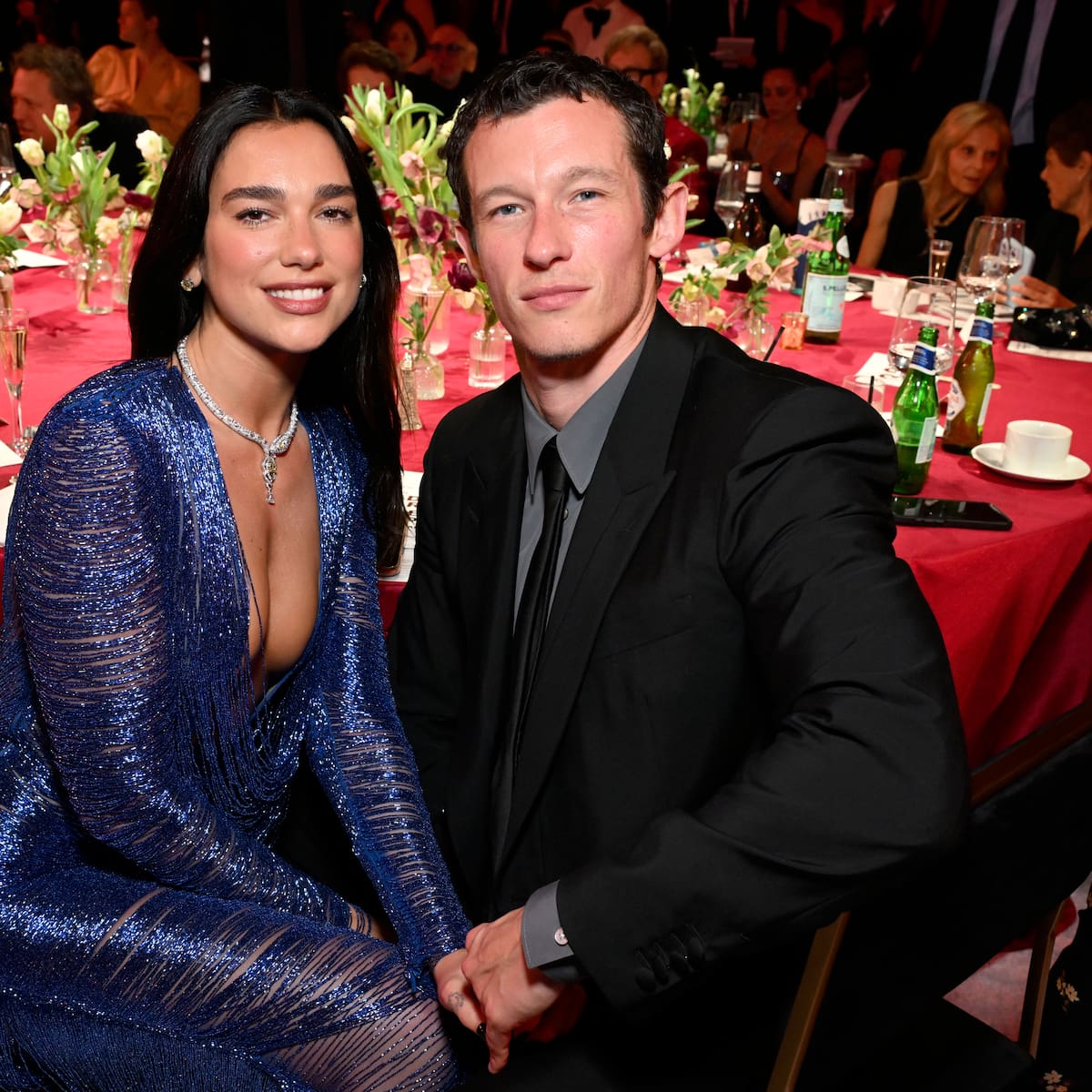 Dua Lipa y Callum Turner se casan por sorpresa y contra todo pronóstico: dónde ha sido, invitados y con un vestido de novia inaudito