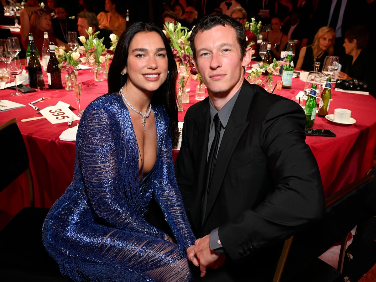 Dua Lipa y Callum Turner se casan por sorpresa y contra todo pronóstico: dónde ha sido, invitados y con un vestido de novia inaudito