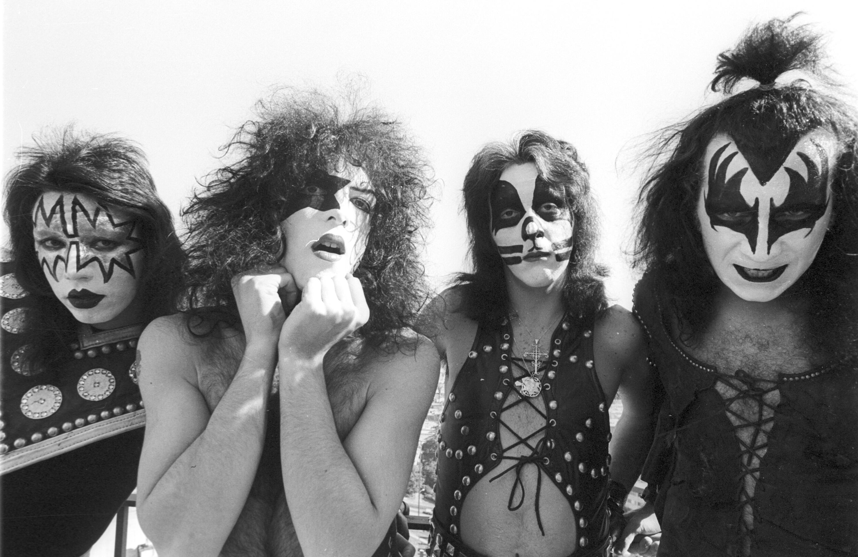 Ace Frehley, Paul Stanley, Peter Criss, y Gene Simmons, de Kiss, en 1975.