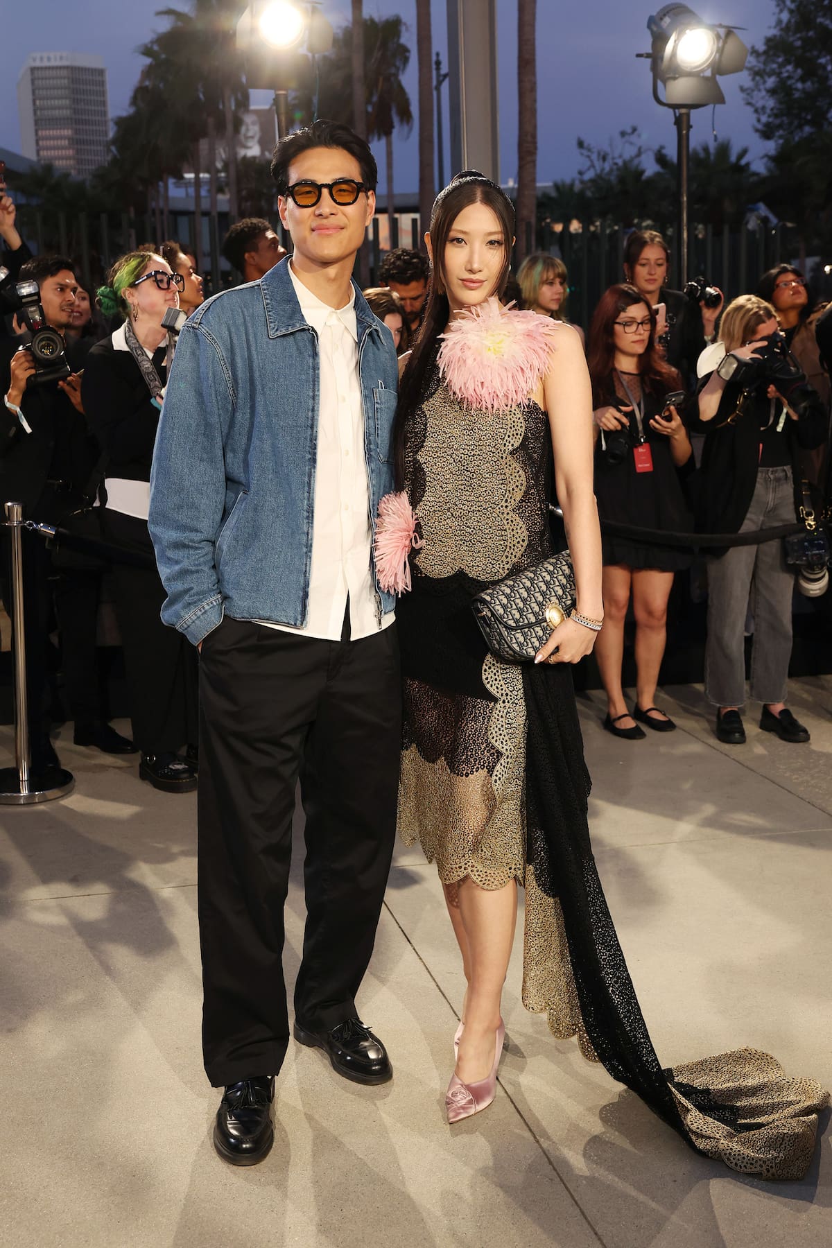 Justo cuando Netflix ha anunciado gira de Las guerras del K-Pop, Ejae posaba con su prometido en el desfile de Dior.