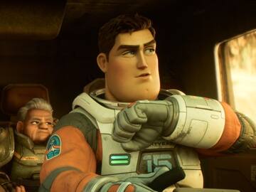 Algunos cines advierten que ‘Lightyear’ contiene “ideología de género” y los espectadores enfurecen