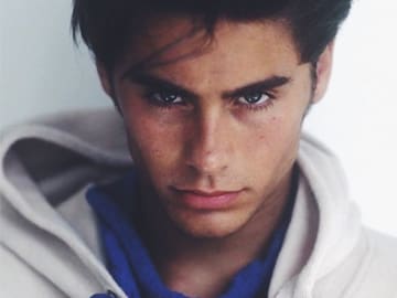 ¿RECONOCES AL ARTISTA INTERNACIONAL DE ESTA FOTO?