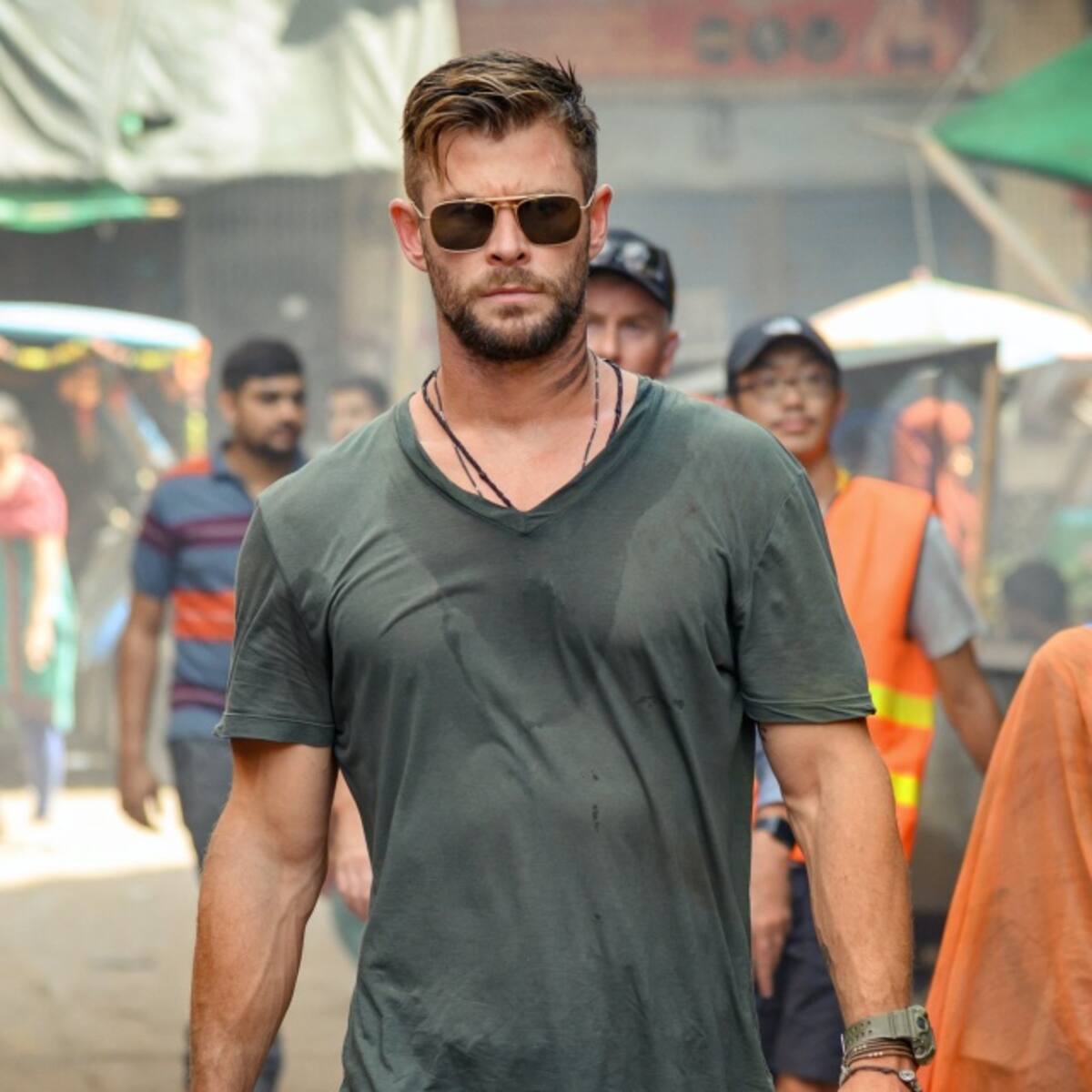 Tyler Rake con Chris Hemsworth