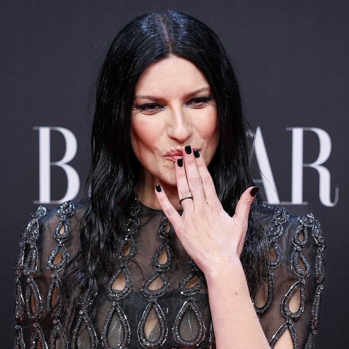 Laura Pausini versiona a Mecano, Shakira, Madonna, Bad Bunny... en su nuevo doble disco