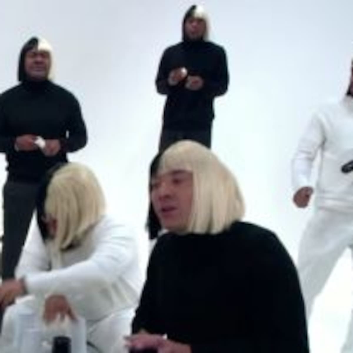 Sia la rompe junto a Natalie Portman en la tele