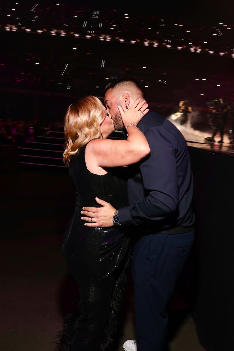 La Patrona y su marido derrocharon amor en el Roig Arena de Valencia.