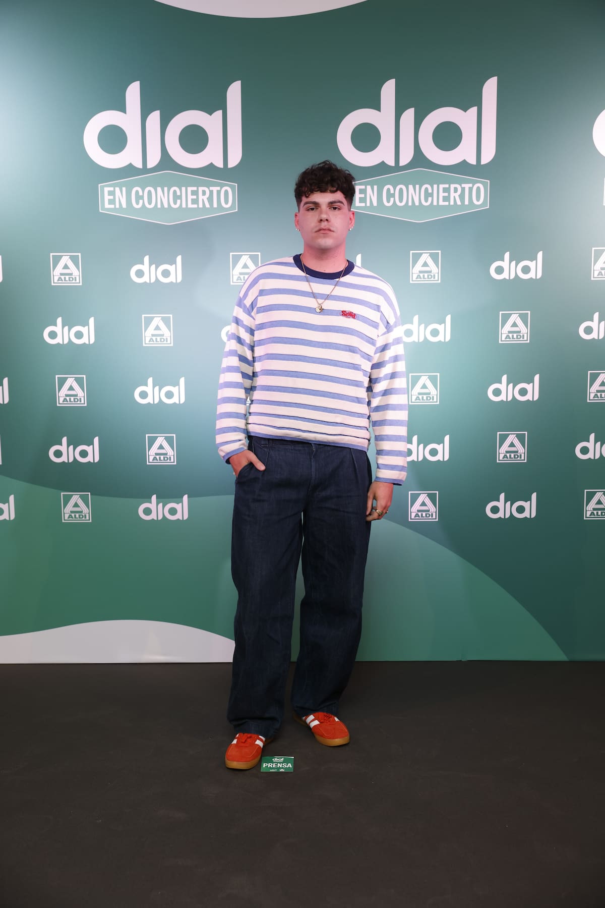 Más tiktokers por la alfombra de Dial, entre ellos, nos encontramos a Izan Oviedo.