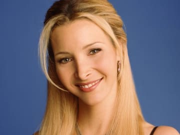 LISA KUDROW (PHOEBE BUFFAY), DE INTERPRETAR 'SMELLY CAT' EN UN PLATÓ A LOS GRANDES ESCENARIOS CON TAYLOR SWIFT