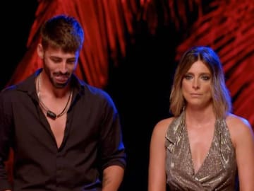 El baile provocador de Isaac y Diego tocando el cajón nos avanzan la orquesta que veremos en ‘La isla’