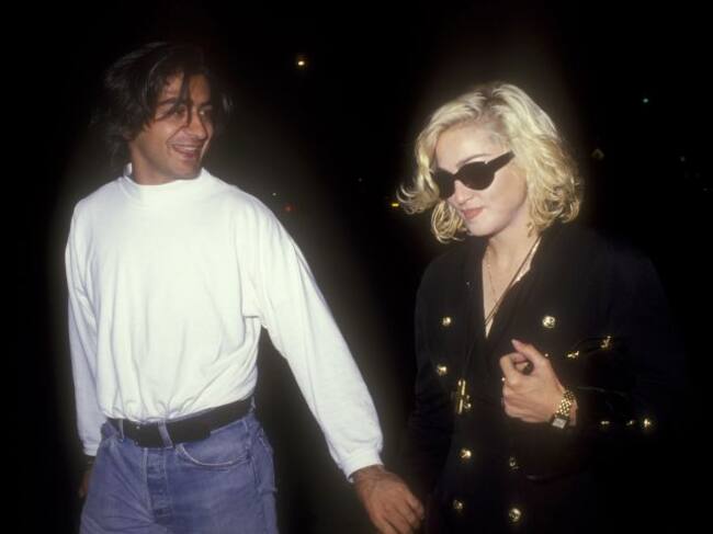 El director Alek Keshishian y Madonna, en 1990.
