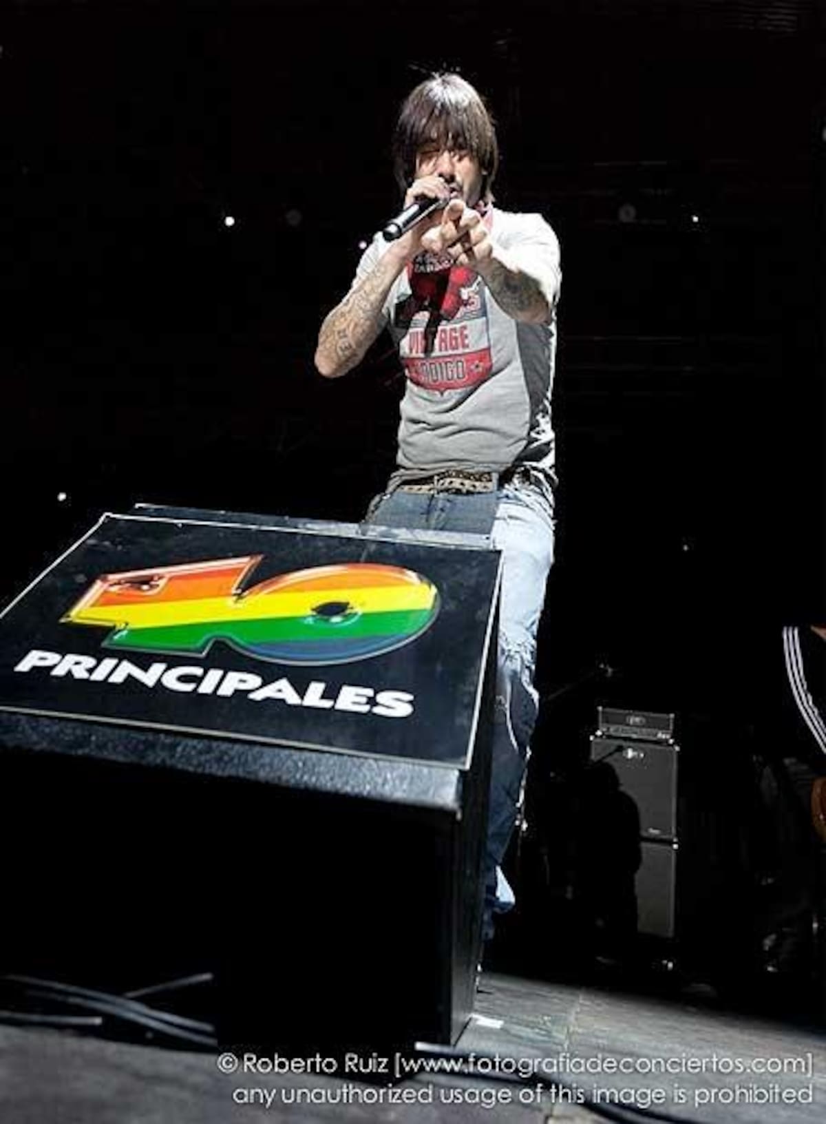 Zaragoza 40 Pilipop. El especial guiño del asturiano hacia nuestro fotógrafo. FOTO: Roberto Ruiz