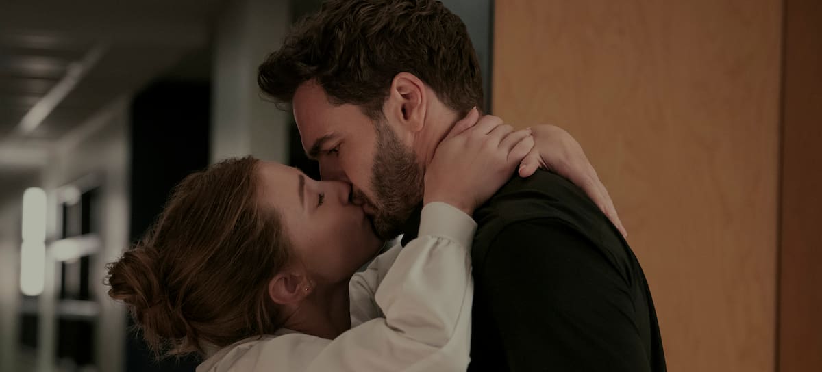 Imagen promocional de 'La hipótesis del amor' de Prime Video.