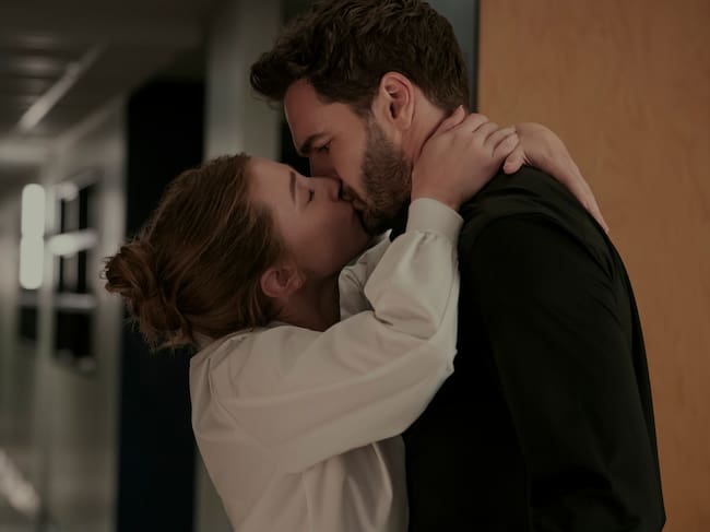Imagen promocional de 'La hipótesis del amor' de Prime Video.