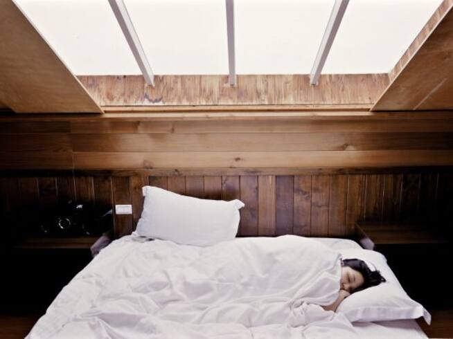 Las personas que tienden a dormir por días o meses padecen hipersomnia