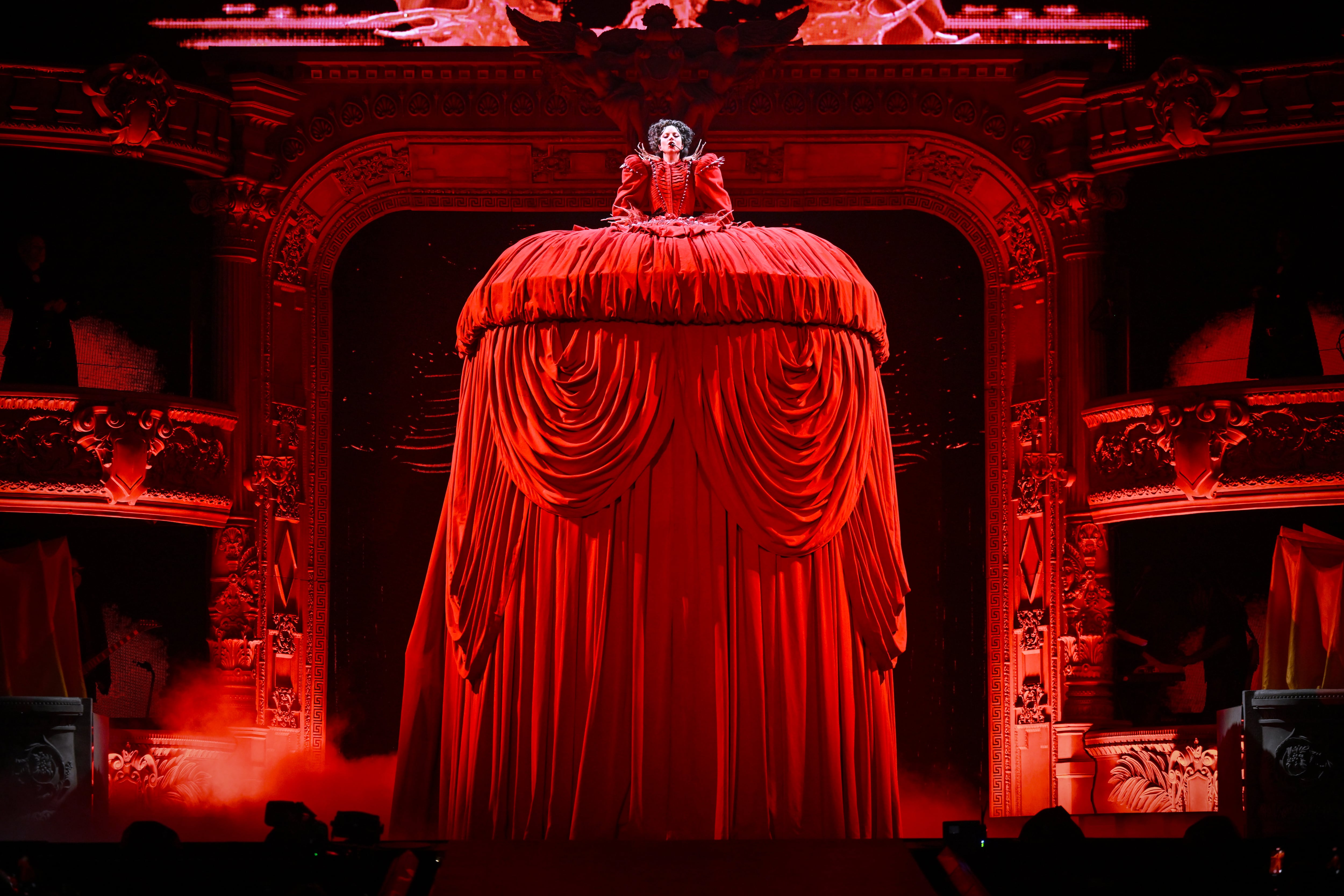 Lady Gaga al inicio de su MAYHEM Ball Tour. / Samir Hussein/Getty