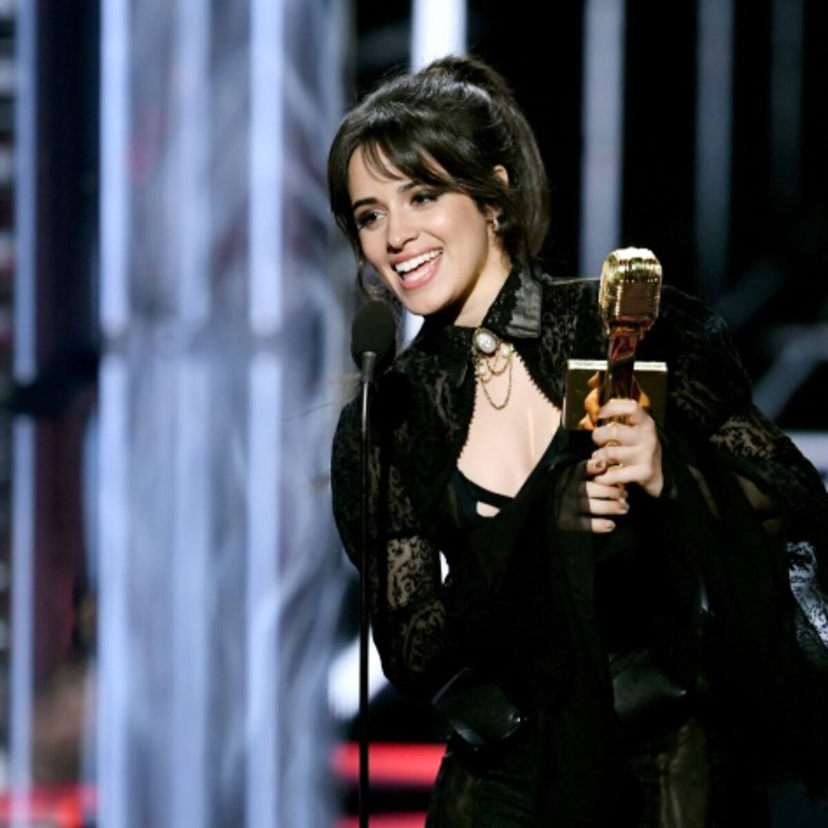 Camila Cabello lanza colección"Havana"