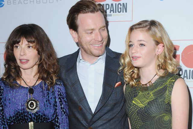 Eve (ex esposa), Ewan y Esther McGregor (hija) 