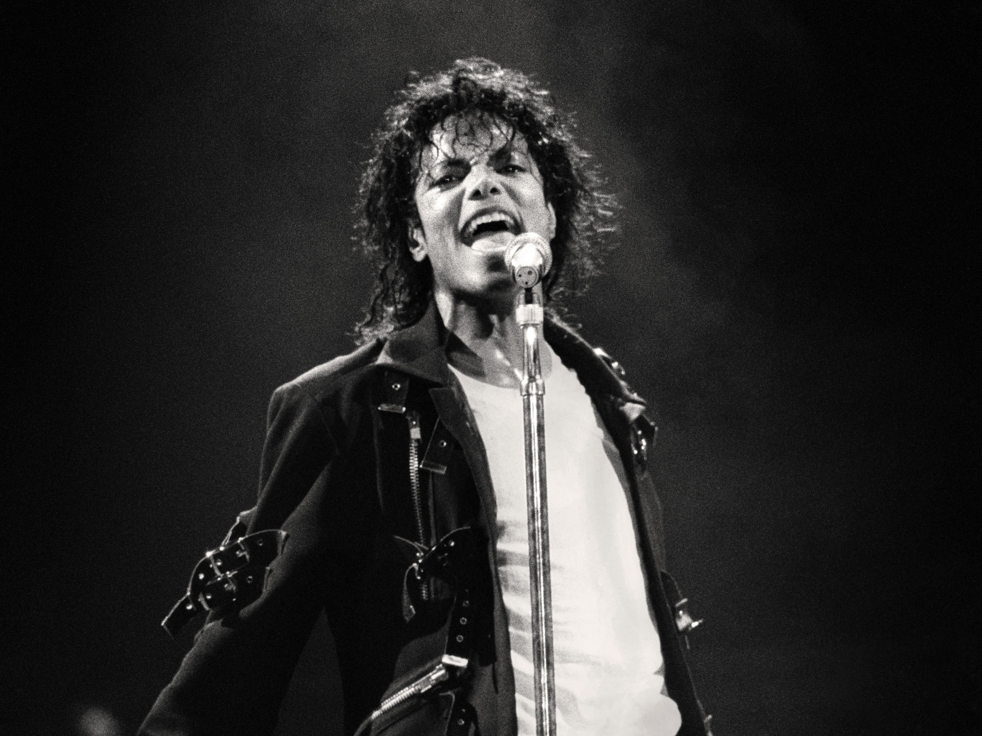 VARIOS, VARIOS - 25 DE JUNIO: Michael Jackson actuando en concierto alrededor de 1988. (Foto de Kevin Mazur/WireImage)