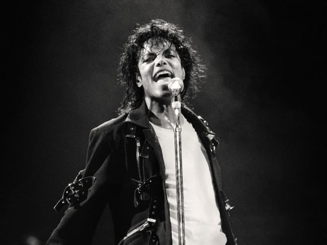 VARIOS, VARIOS - 25 DE JUNIO: Michael Jackson actuando en concierto alrededor de 1988. (Foto de Kevin Mazur/WireImage)