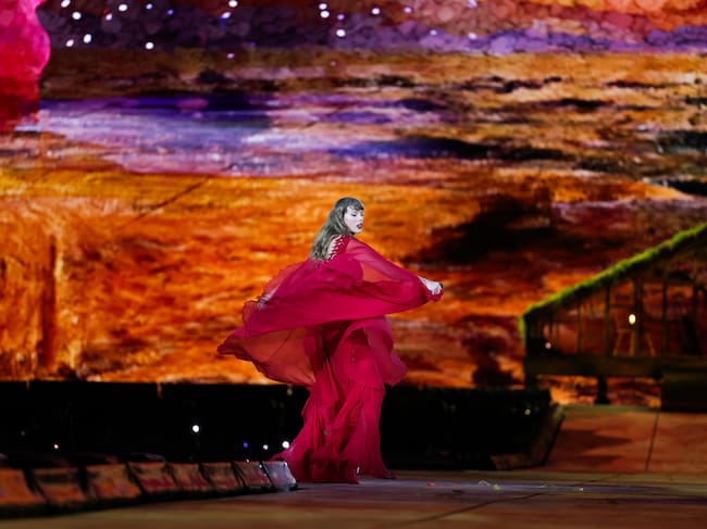 Taylor Swift en el Eras Tour, durante la parte de 'folklore' y 'evermore', en Milán el 13 de julio de 2024 (Photo by Vittorio Zunino Celotto/TAS24/Getty Images for TAS Rights Management )
