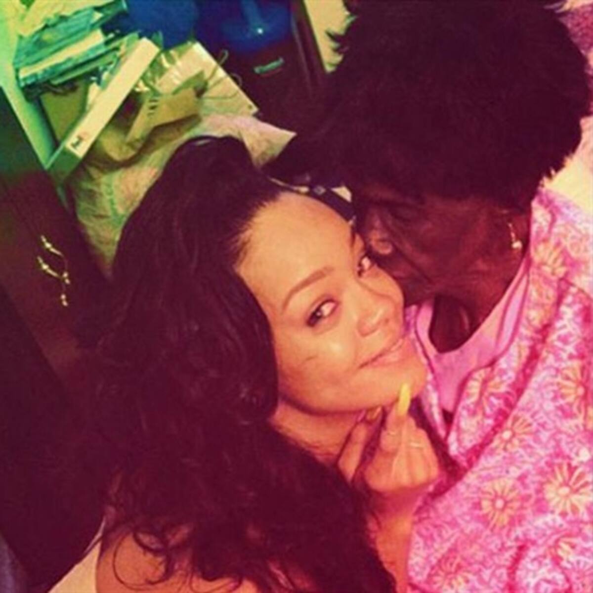 Demandan a Rihanna