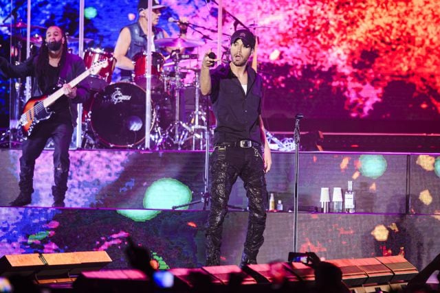 Enrique Iglesias, durante su directo en el Wizink Center de Madrid.