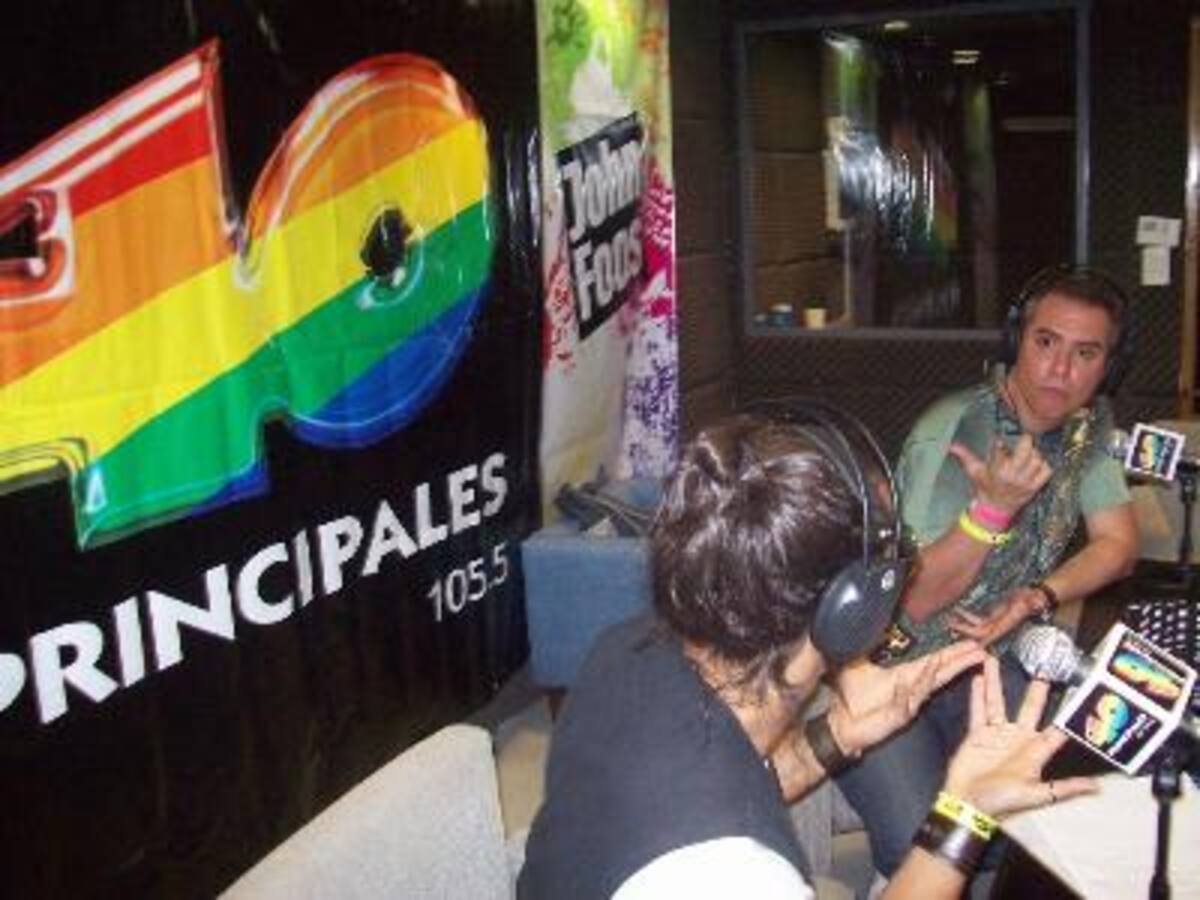 Camión 40 Principales y John Foos en el show The Black Eyed Peas