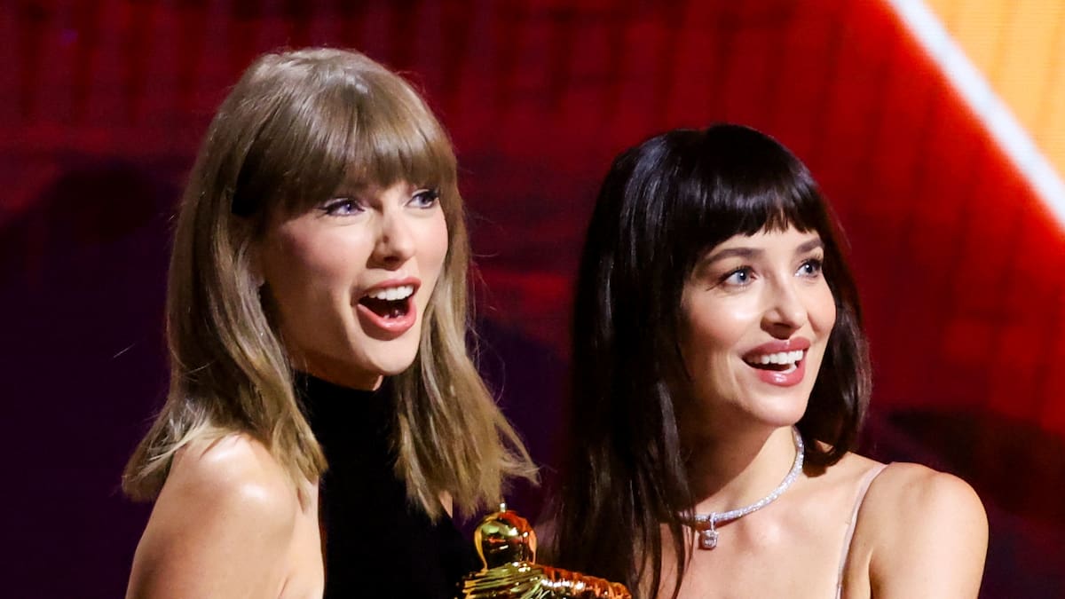 Taylor Swift y Dakota Johnson llevan la unión de 'Patient Zero' a Saturday Night Live
