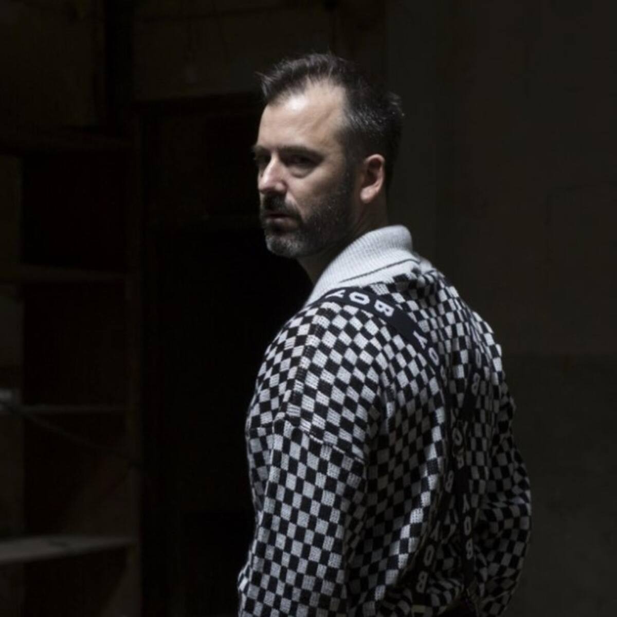 Xabier Grey renueva su estilo con Sr & Sra Júpiter