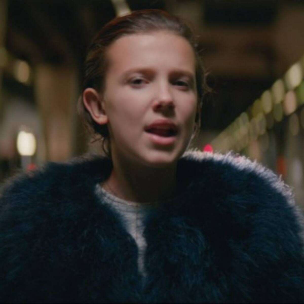 Eleven de Stranger Things es la protagonista del nuevo vídeo de Sigma