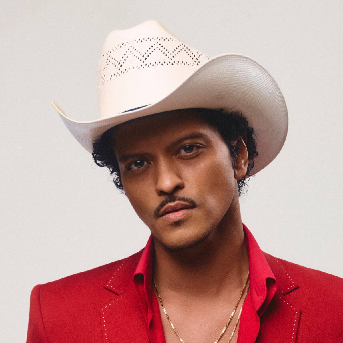 Crítica de The Romantic: Bruno Mars se adentra en los ritmos latinos reivindicando su origen puertorriqueño