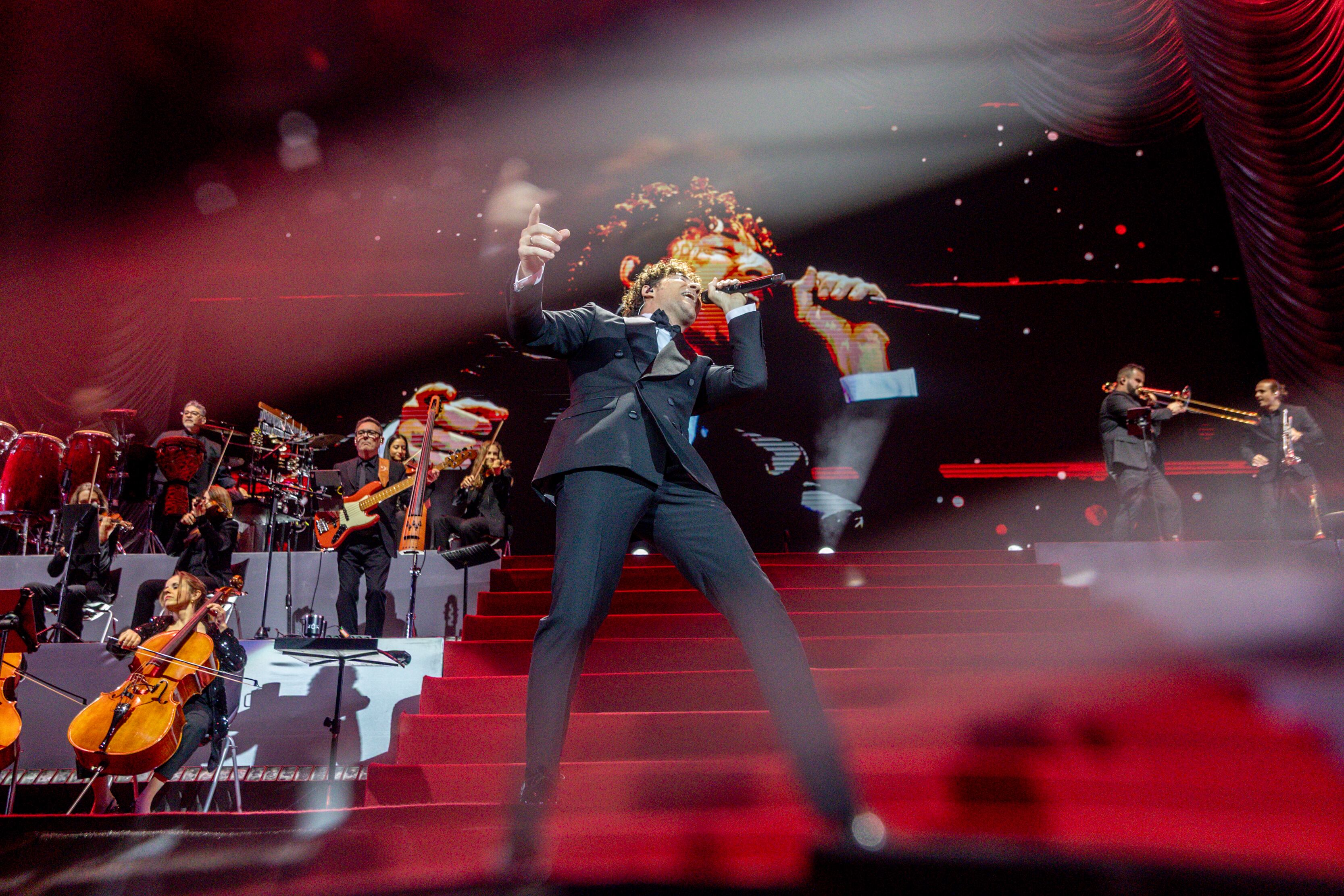 David Bisbal actuando en el Movistar Arena de Madrid con su gira ''Todo es posible en Navidad'. / Ricardo Rubio/Europa Press via Getty