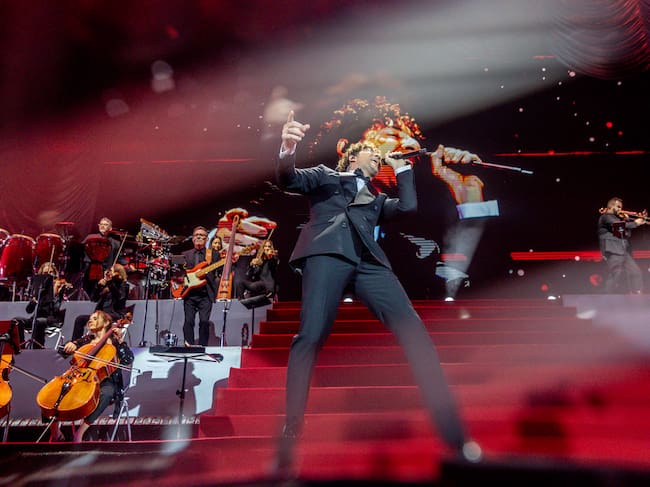 David Bisbal actuando en el Movistar Arena de Madrid con su gira ''Todo es posible en Navidad'. / Ricardo Rubio/Europa Press via Getty