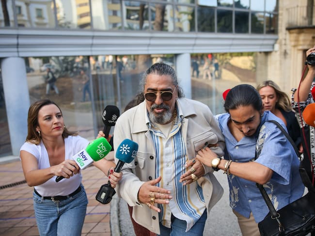 Diego 'El Cigala' saliendo de los juzgados