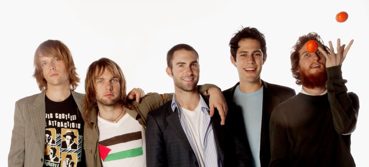 Maroon 5 posan para un foto de estudio durante los MTV Europe Music Awards 2004 en Roma