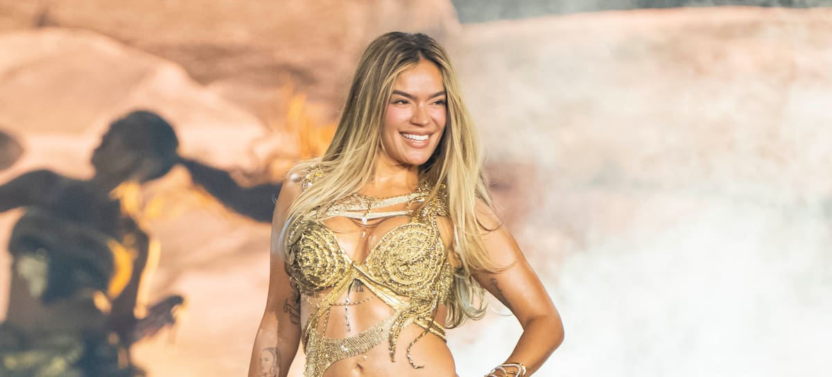 EAST RUTHERFORD, NUEVA JERSEY - 18 DE SEPTIEMBRE: Karol G actúa durante su gira Viajando Por El Mundo Tropitour en el MetLife Stadium el 18 de septiembre de 2026 en East Rutherford, Nueva Jersey. (Foto de Astrida Valigorsky/Getty Images)