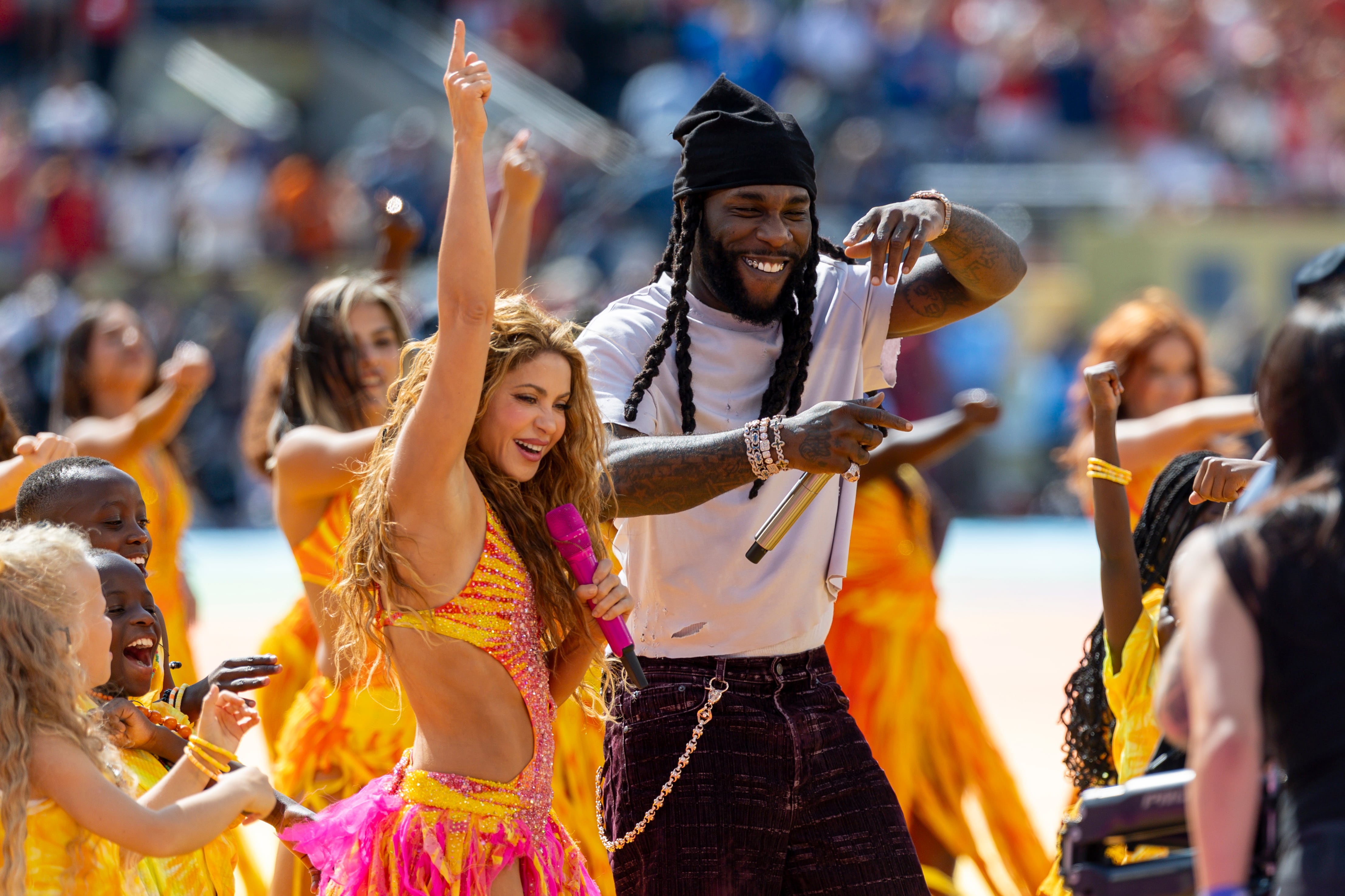 Shakira y Burna Boy actuando en la final del Mundial de la FIFA celebrada en Nueva Jersey, 19 de julio de 2026.
