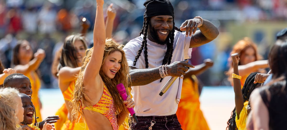 Shakira y Burna Boy actuando en la final del Mundial de la FIFA celebrada en Nueva Jersey, 19 de julio de 2026.