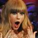 El susto de Taylor Swift arriba del escenario