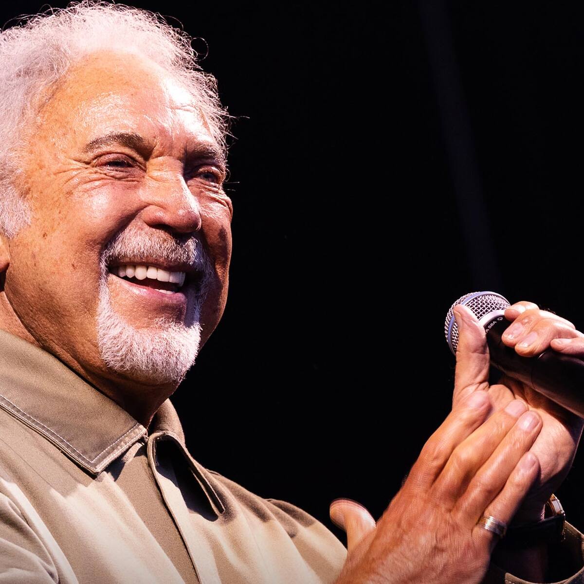 Tom Jones actuará este verano en A Coruña con LOS40 Classic como emisora oficial