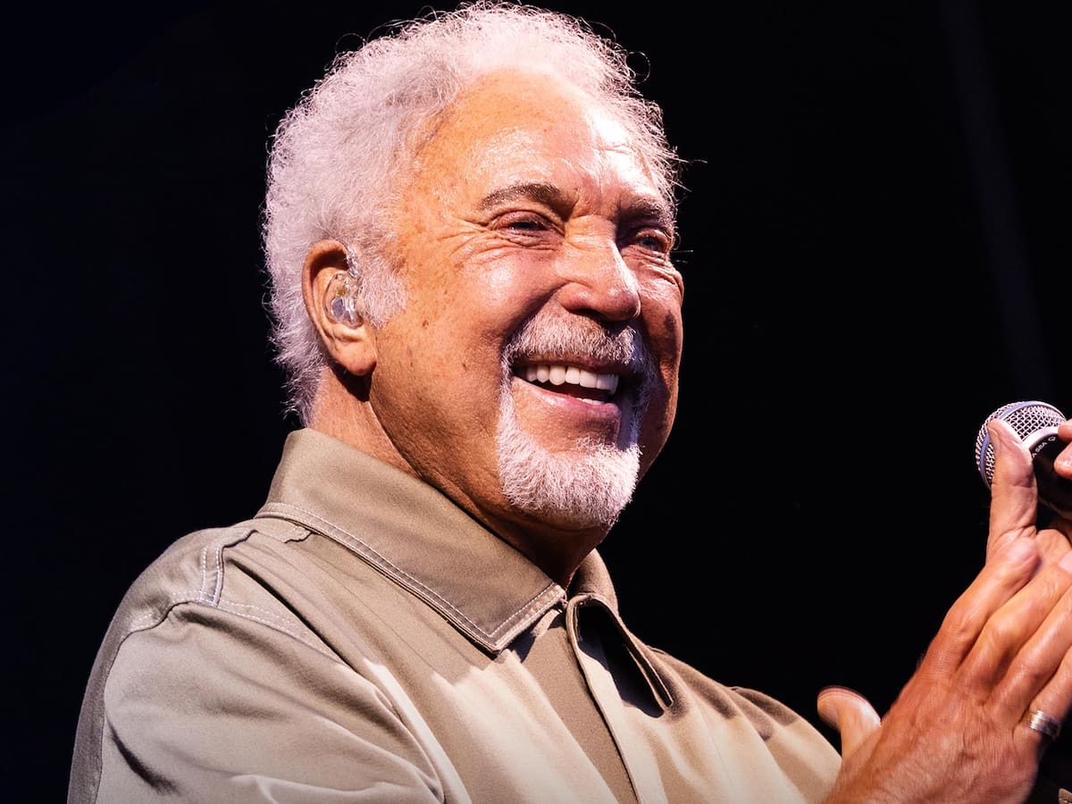 Tom Jones actuará este verano en A Coruña con LOS40 Classic como emisora oficial