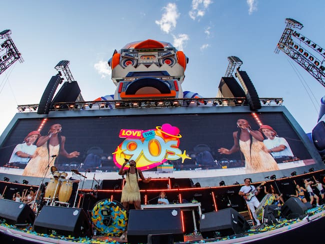 Un evento espectacular repleto de la mejor música de la década de los 90 que nos transportó a miles de recuerdos en nuestra memoria de la mano de artistas como Chimo Bayo, King Africa, Seguridad Social, Rebeca, Blackbox y muchos más repartidos en 5 escenarios.