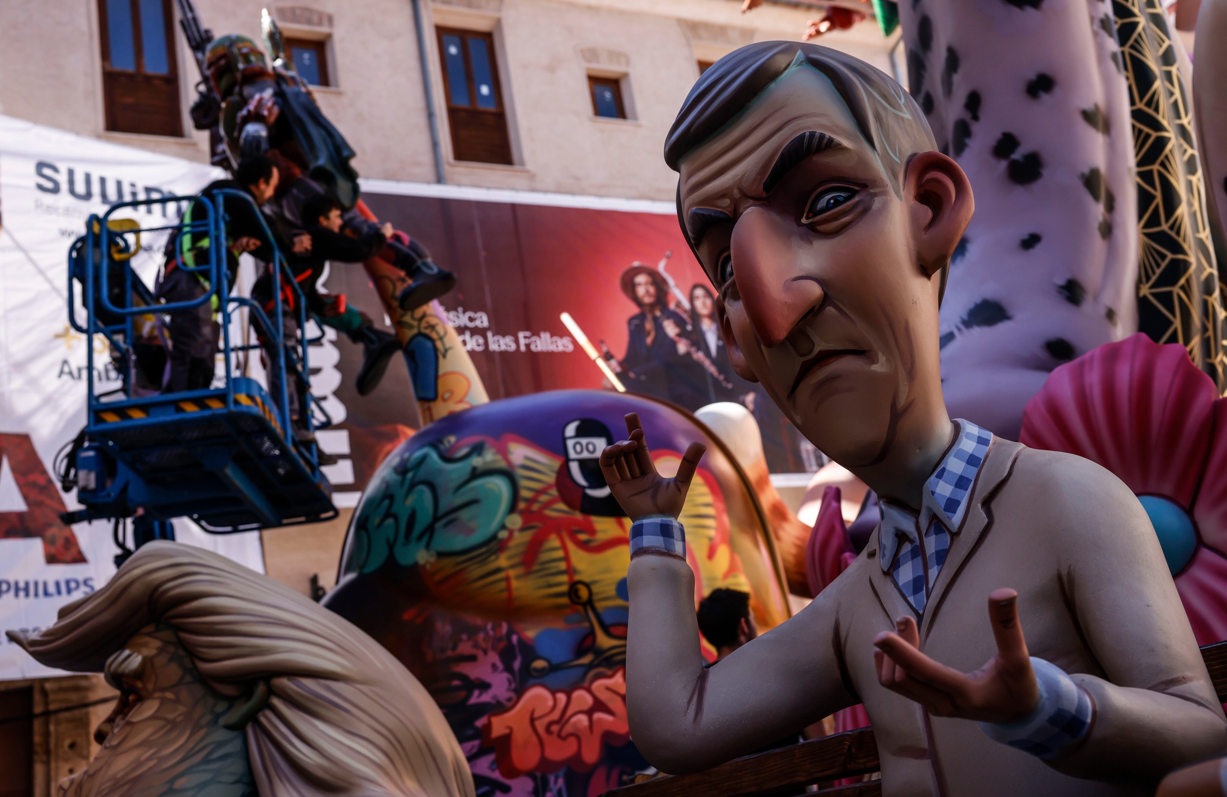 Ninot de Alberto Núñez Feijóo en las Fallas de Valencia 2025